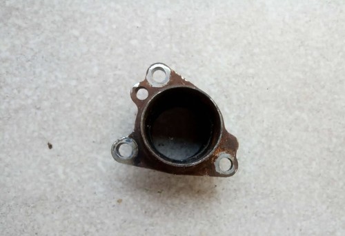 Exhaust manifold flange mount