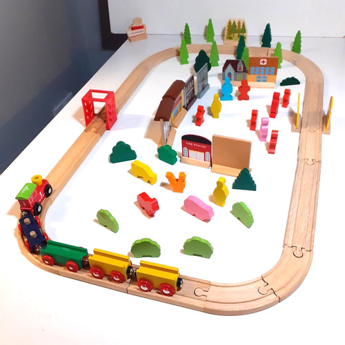 Wooden magnetic train set - train,
