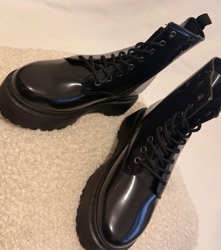 Black platform combat - platform, |