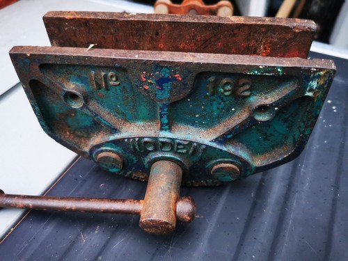 Woden carpenters bench vice - carpenters, no