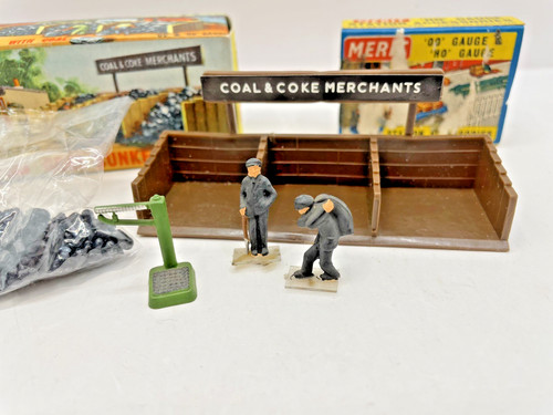 Meritoo coal bunker with - coal,