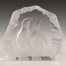 SIGNED LARGE Mats Jonasson / Royal Krona #33154 Glass Penguins Sculpture