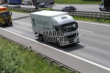 Truck photo Iveco Stralis box