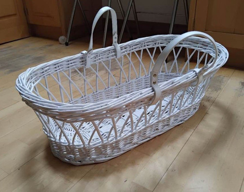 White wicker oval moses - white,