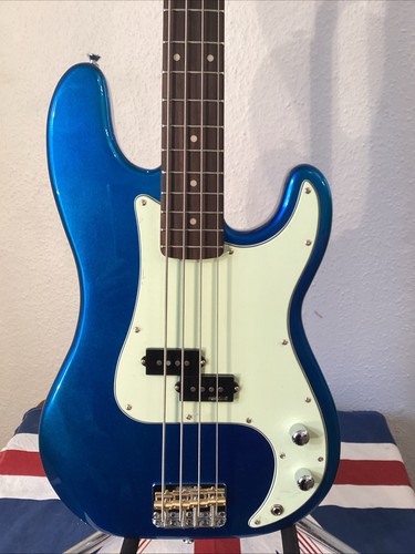 Vintage bass guitar - bass, bbl)