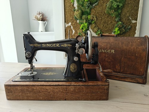 Vintage singer hand crank - 66,