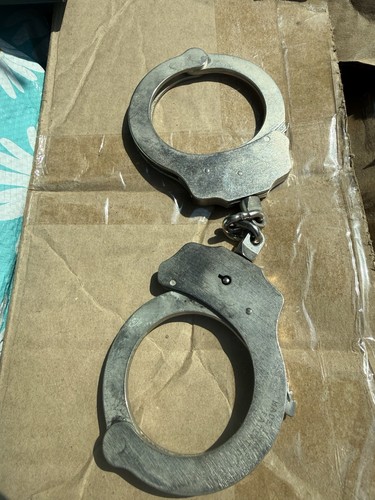 Peerless model 500 handcuffs - model,