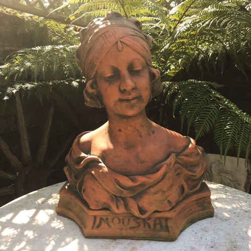 Mouska bust - mouska',