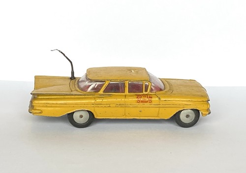 Corgi toys 221 chevrolet - 221,