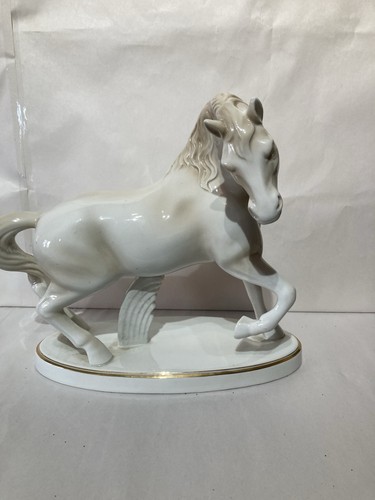Fairly good size - good, horse