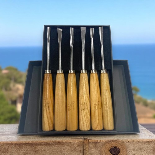 Wood carving chisel - carving, in