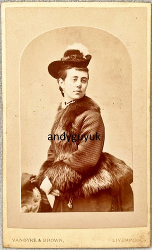 Cdv lady fur coat - in,