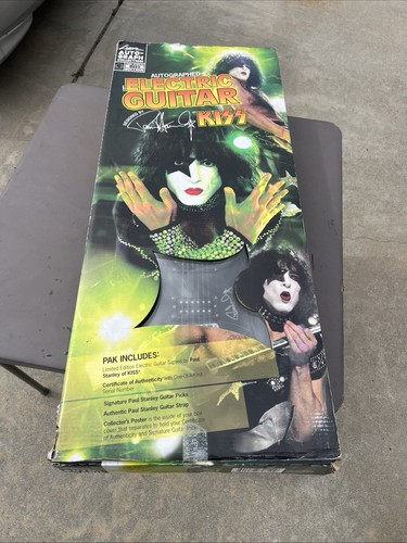 Signed electric guitar paul - signed,