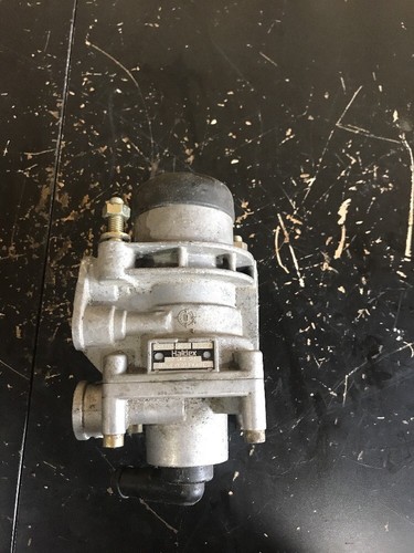 Foot brake valve - brake, 320063121