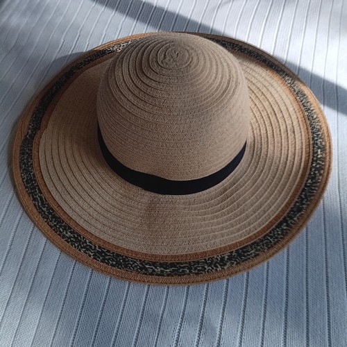 August hat animal leopard - august,