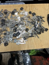 KEY CUTTING MACHINE/KEY BLANKS