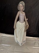 LLADRO NAO Porcelain Figurine