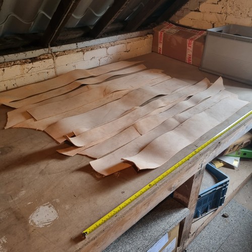 Veg tan leather - strips, lot