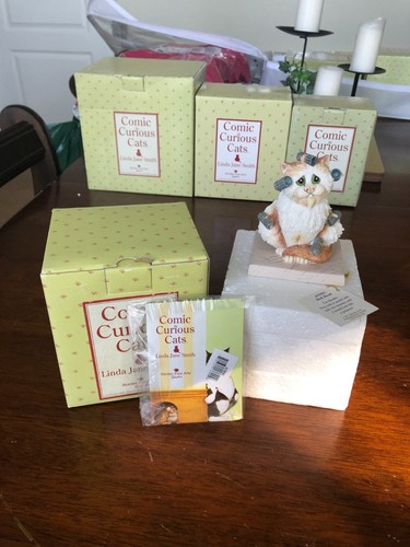 Comic curious cats bed - curious,