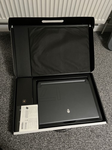 Alienware m17 amd ryzen 7 - m17,