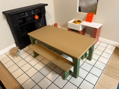 Dolls house victorian - dolls,