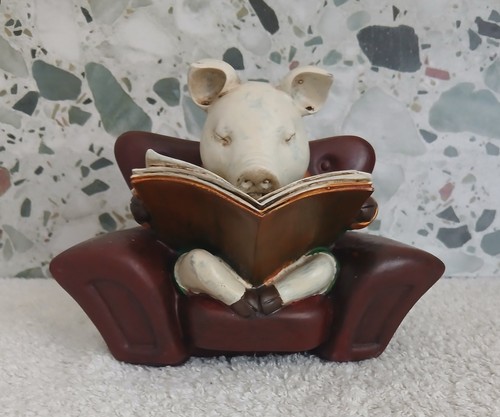 Pig ornament sitting - pig,
