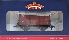 Bachmann 38-375 LNER 12 Ton Vent Van with Planked Ends 236824 in NE Oxide Livery