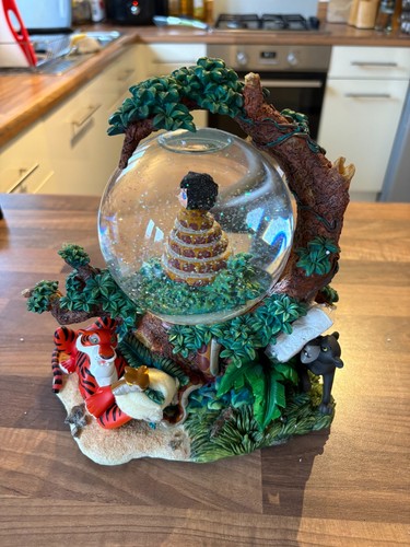 Disney snow globe rare - , jungle