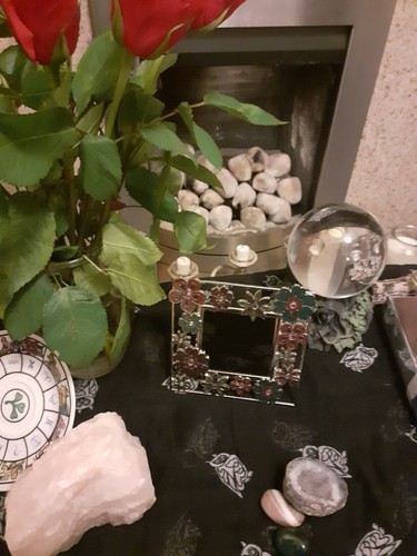 Black scrying mirror