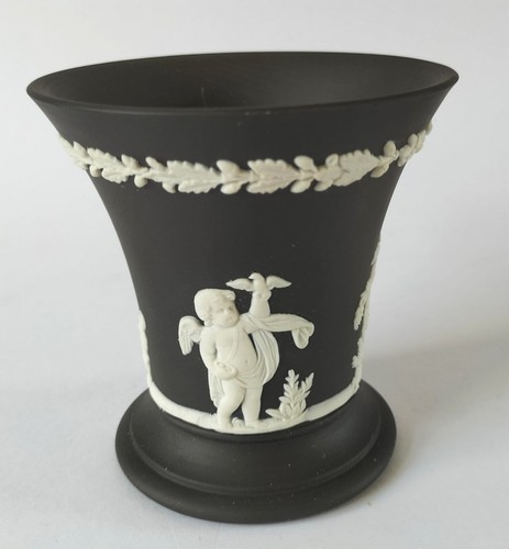 Wedgwood black jasper - jasper, trumpet