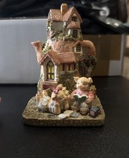 The Leonardo Collection Vintage Ornament - Pigs And Teapot House