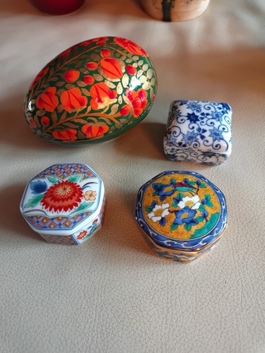 Vintage pill trinket - pill, boxes
