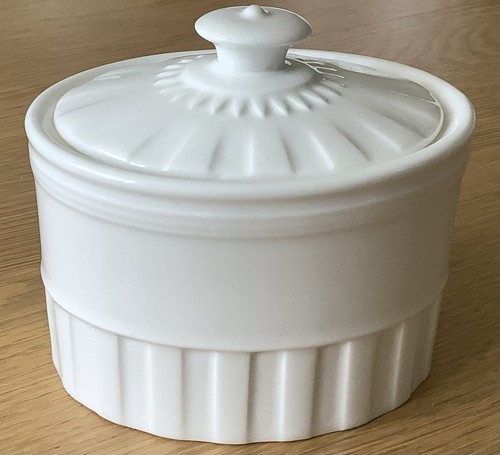 Wedgwood colosseum sugar bowl - colosseum,