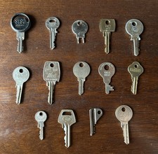 14 Old Vintage Small Keys
