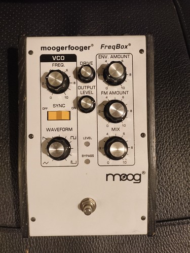 Moogerfooger moog freqbox - moogerfooger,