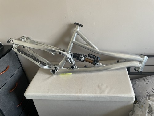 Specialized status frame - status,