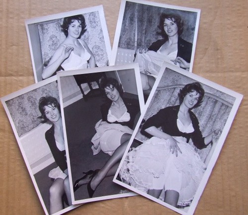 Smiling pretty directoire - smiling,