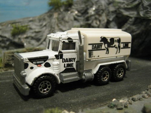 Matchbox peterbilt milk tanker - matchbox,