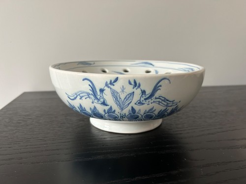 Isis ceramics blue white hand - isis,