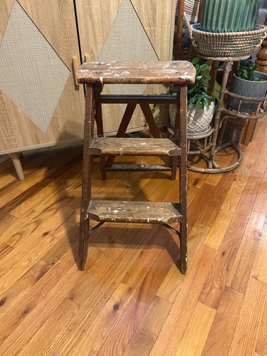 Vintage tier wooden - vintage,