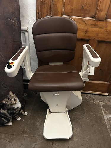 Handicare freecurve stairlift - ,