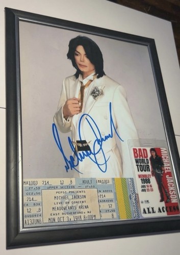 Michael jackson signed photo - michael,
