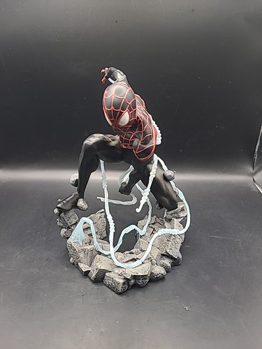 Diamond select toys - diamond,