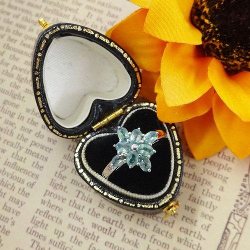 9ct white gold - , alexandrite