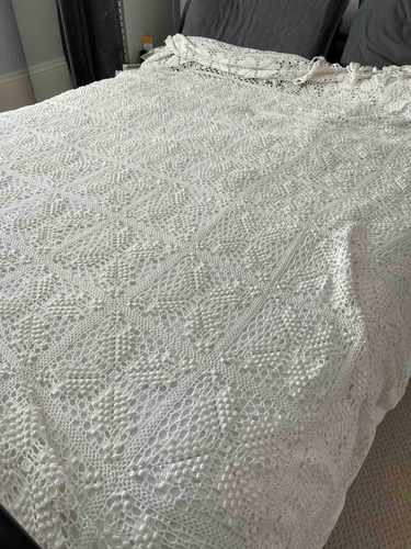 Crocheted cotton bedspread - , /