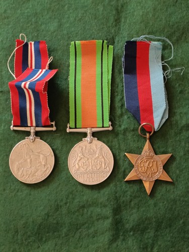 Ww11 ww2 trio - medals, war