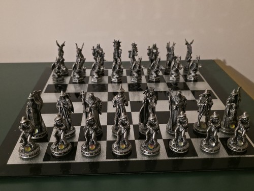 Tudor mint pewter chess set - ,