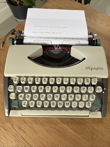Olympia deluxe typewriter - deluxe,