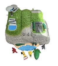 2004 THUNDERBIRDS DX TRACY ISLAND BANDAI PLAY-SET 95040-10 PLUS VEHICLES & BEACH