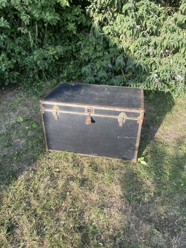 Vintage queen trunk travel - queen,